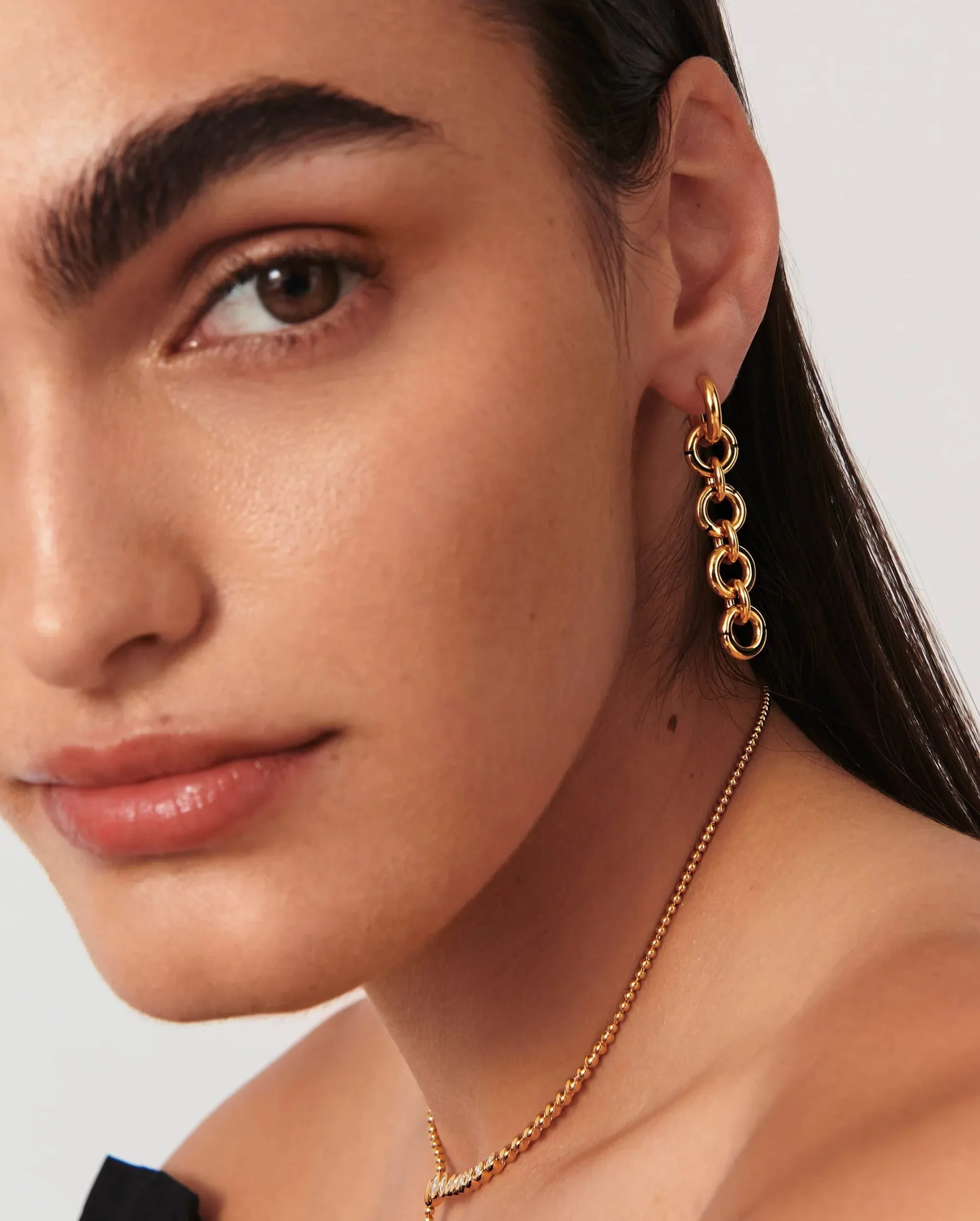 ENAMEL BYLINE LINK DROP HOOP EARRINGS / GOLD