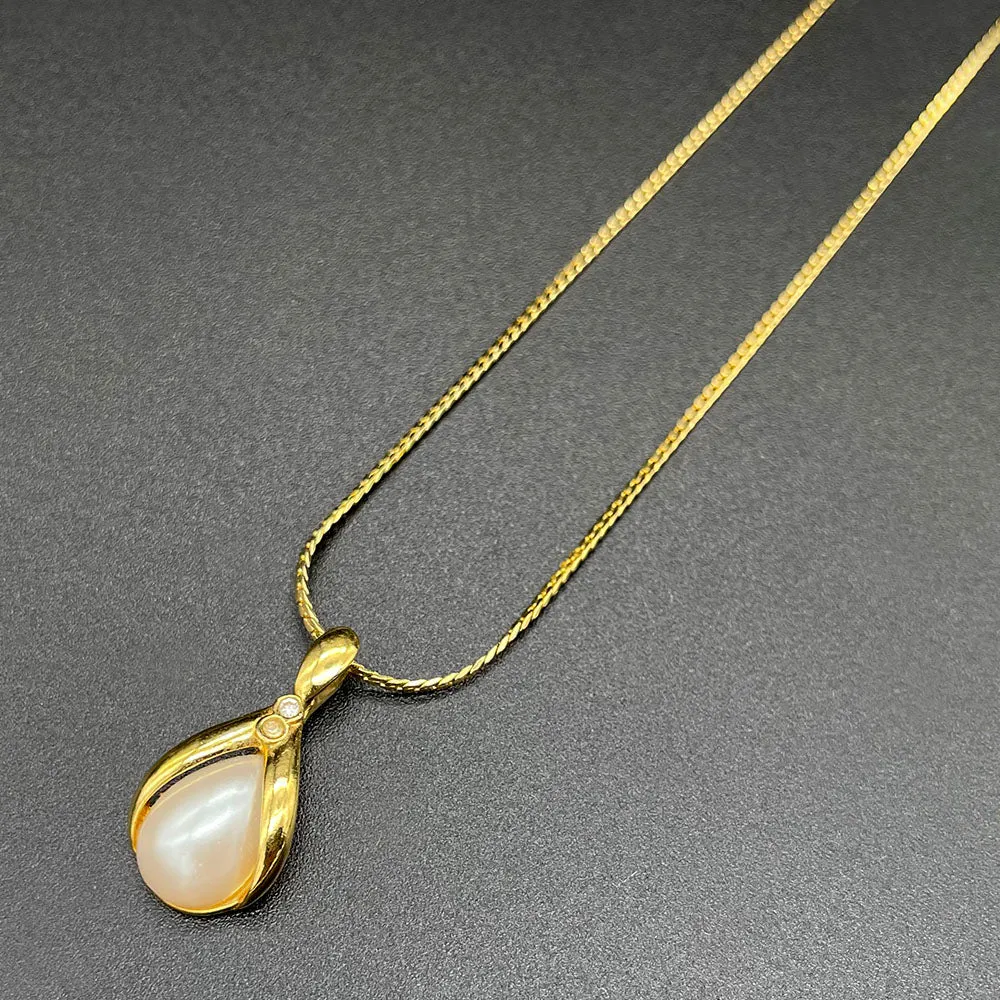 【USA輸入】ヴィンテージ AVON ティアドロップ パール ロング ネックレス/Vintage AVON Tear Drop Pearl Necklace