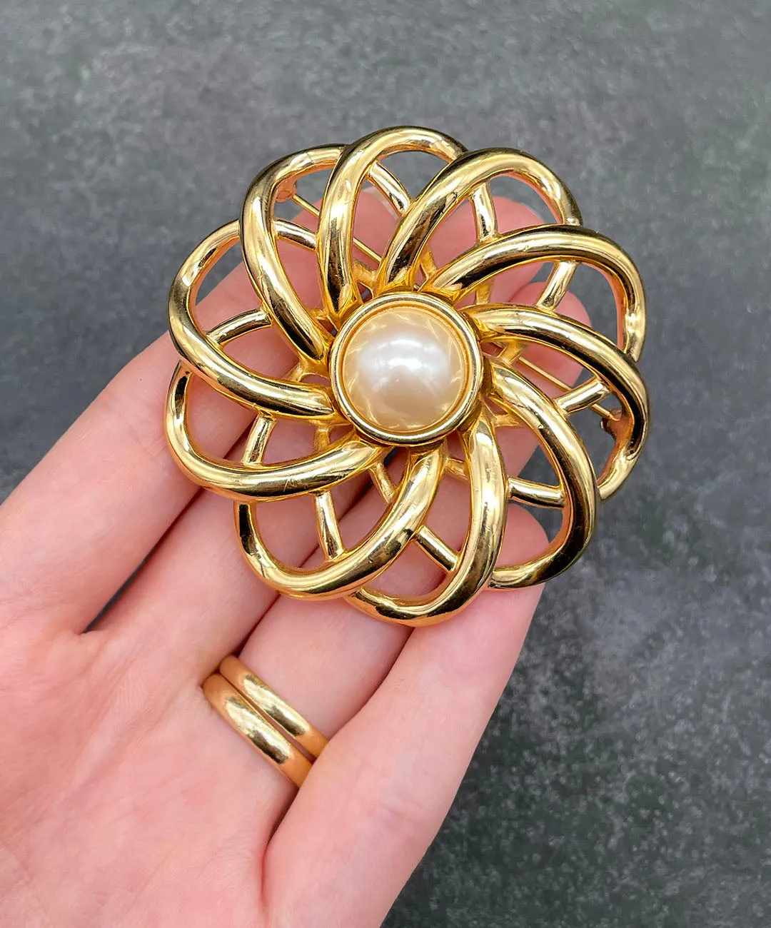 【USA輸入】ヴィンテージ MONET オープンワーク パール ブローチ/Vintage MONET Openwork Pearl Brooch