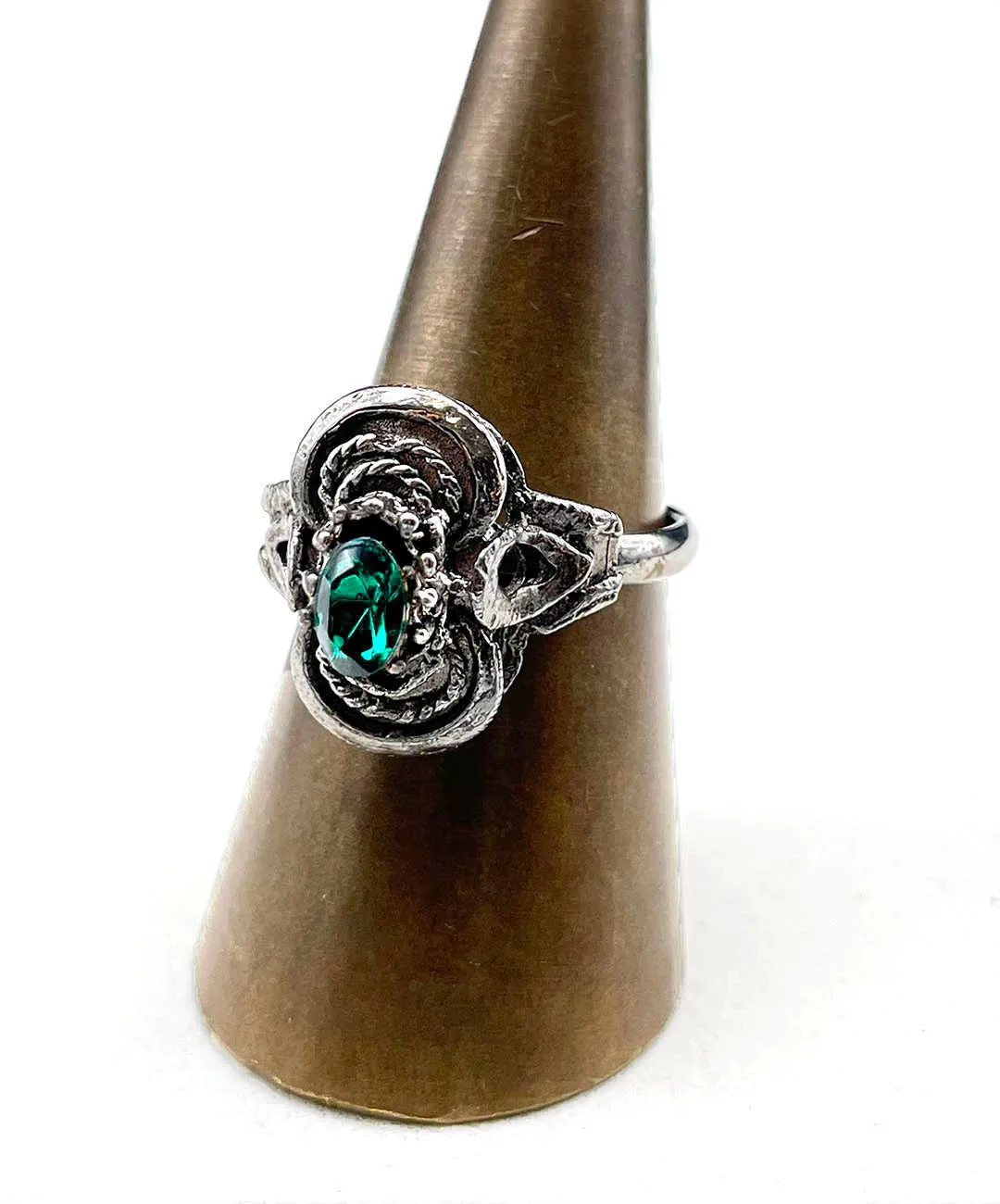 【USA輸入】ヴィンテージ VOGUE エメラルドグリーン ビジュー リング/Vintage VOGUE Emerald Bijou Ring