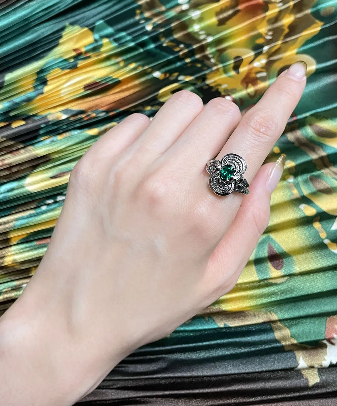 【USA輸入】ヴィンテージ VOGUE エメラルドグリーン ビジュー リング/Vintage VOGUE Emerald Bijou Ring