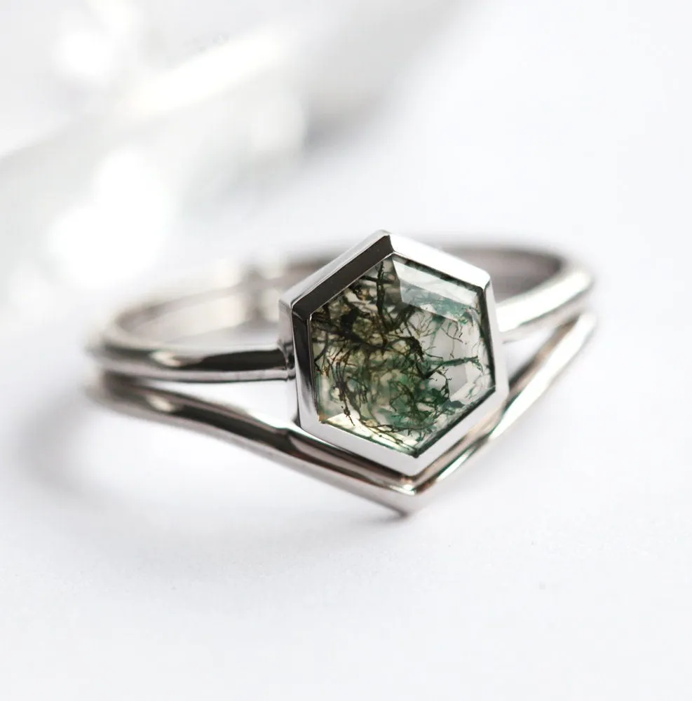 Zuri Hexagon Moss Agate Ring